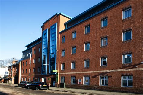 student accommodation leicester with parking.